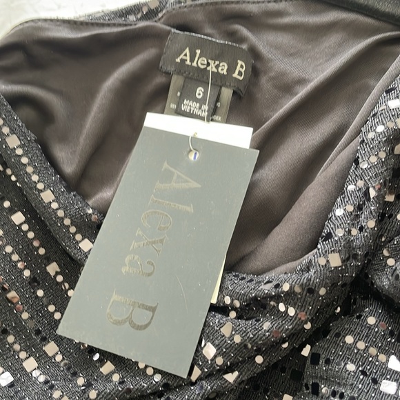NWT ALEXA B ONE SHOULDER SEQUIN JUMPSUIT - Picture 5 of 6